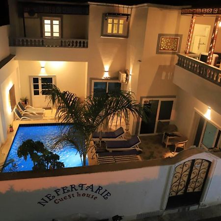 Nefertarie Guest House Luxor Exteriör bild