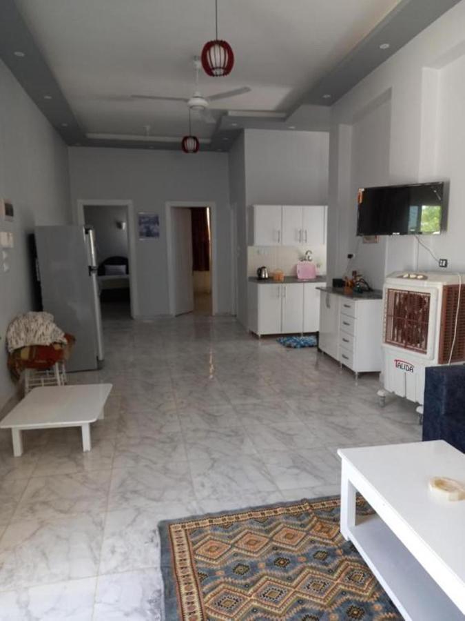 Nefertarie Guest House Luxor Exteriör bild