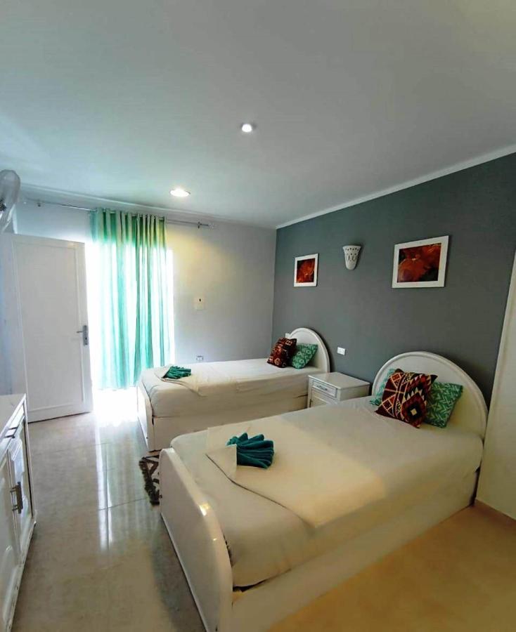 Nefertarie Guest House Luxor Exteriör bild