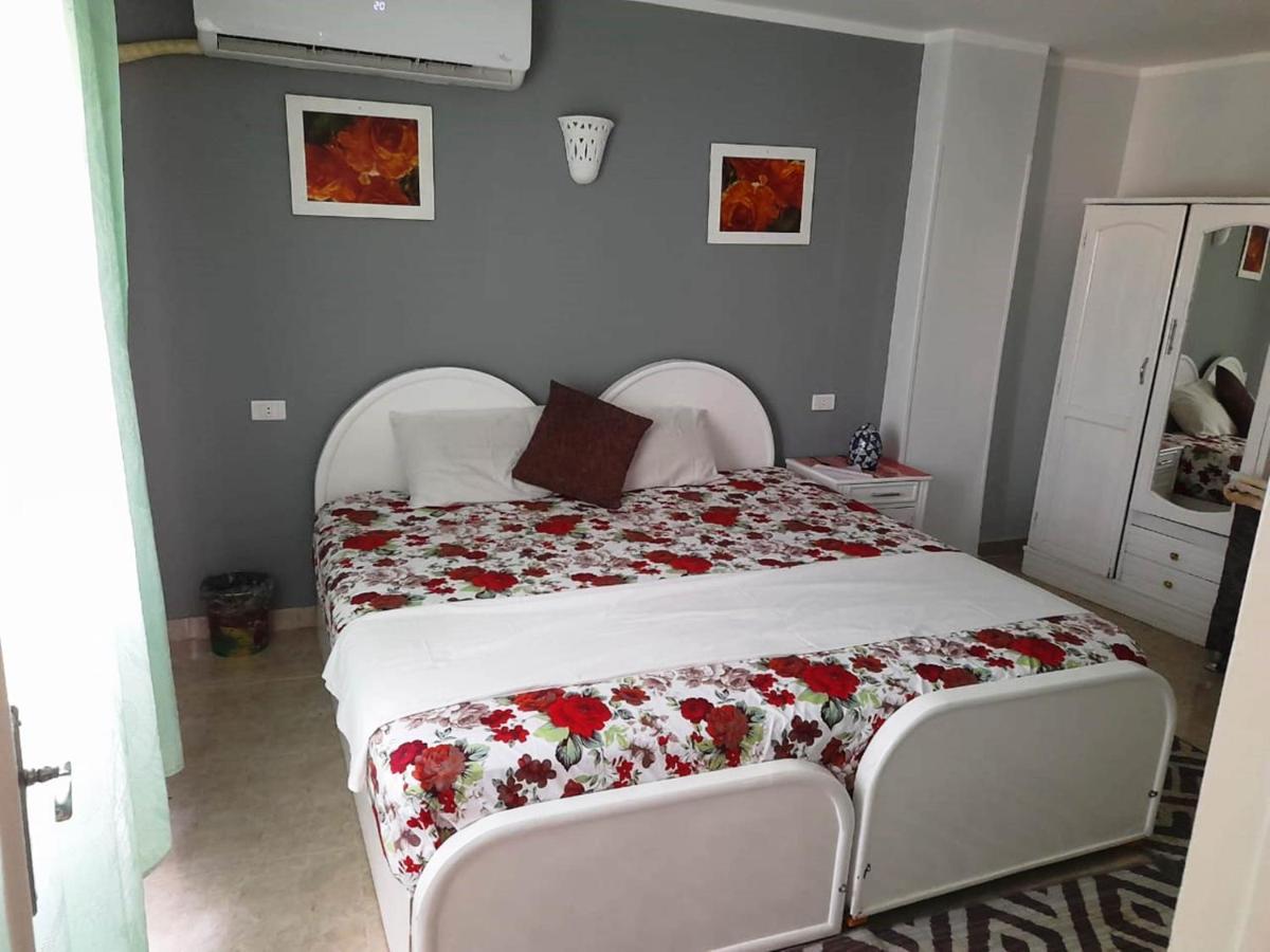 Nefertarie Guest House Luxor Exteriör bild