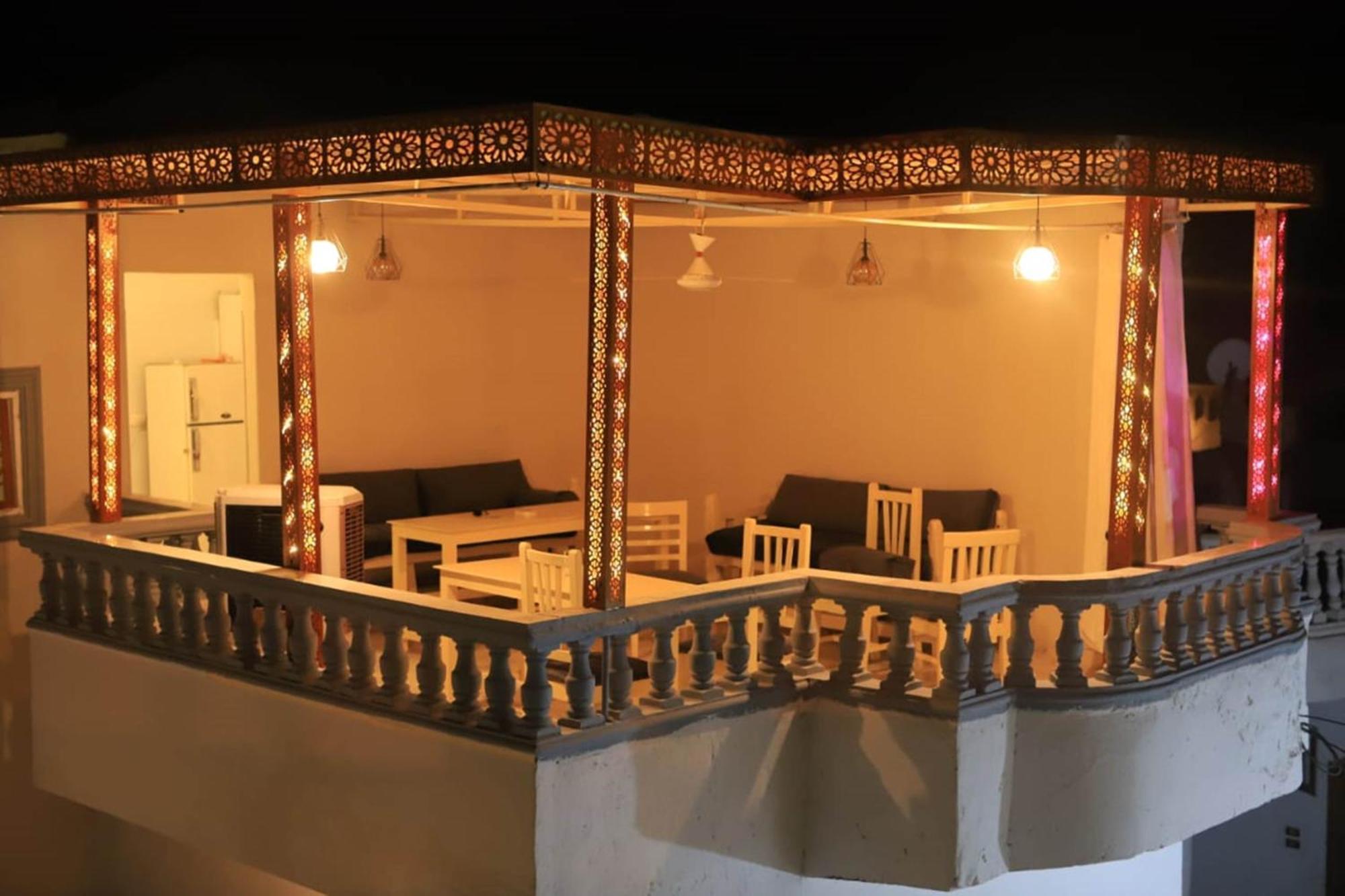 Nefertarie Guest House Luxor Exteriör bild