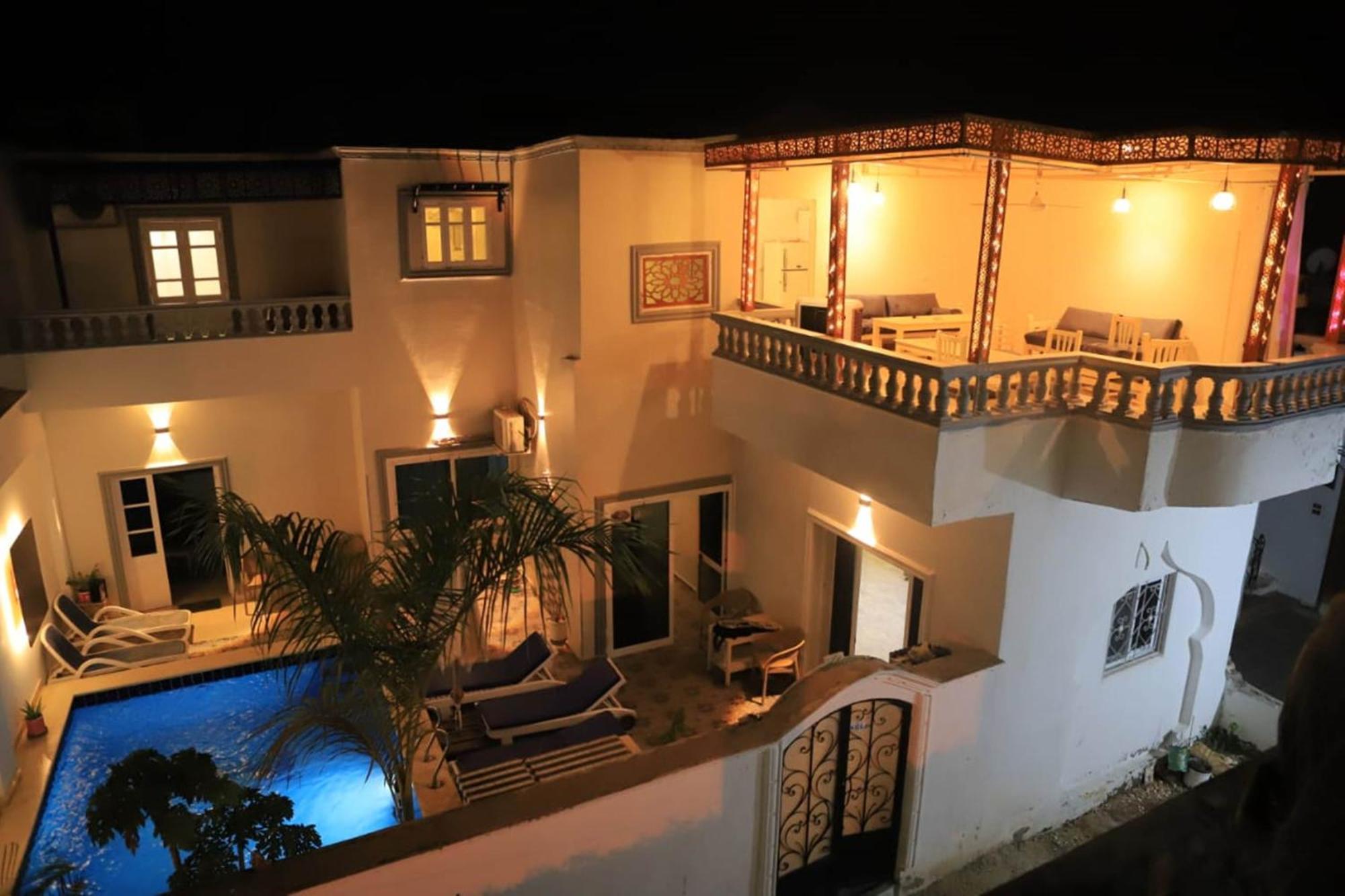 Nefertarie Guest House Luxor Exteriör bild