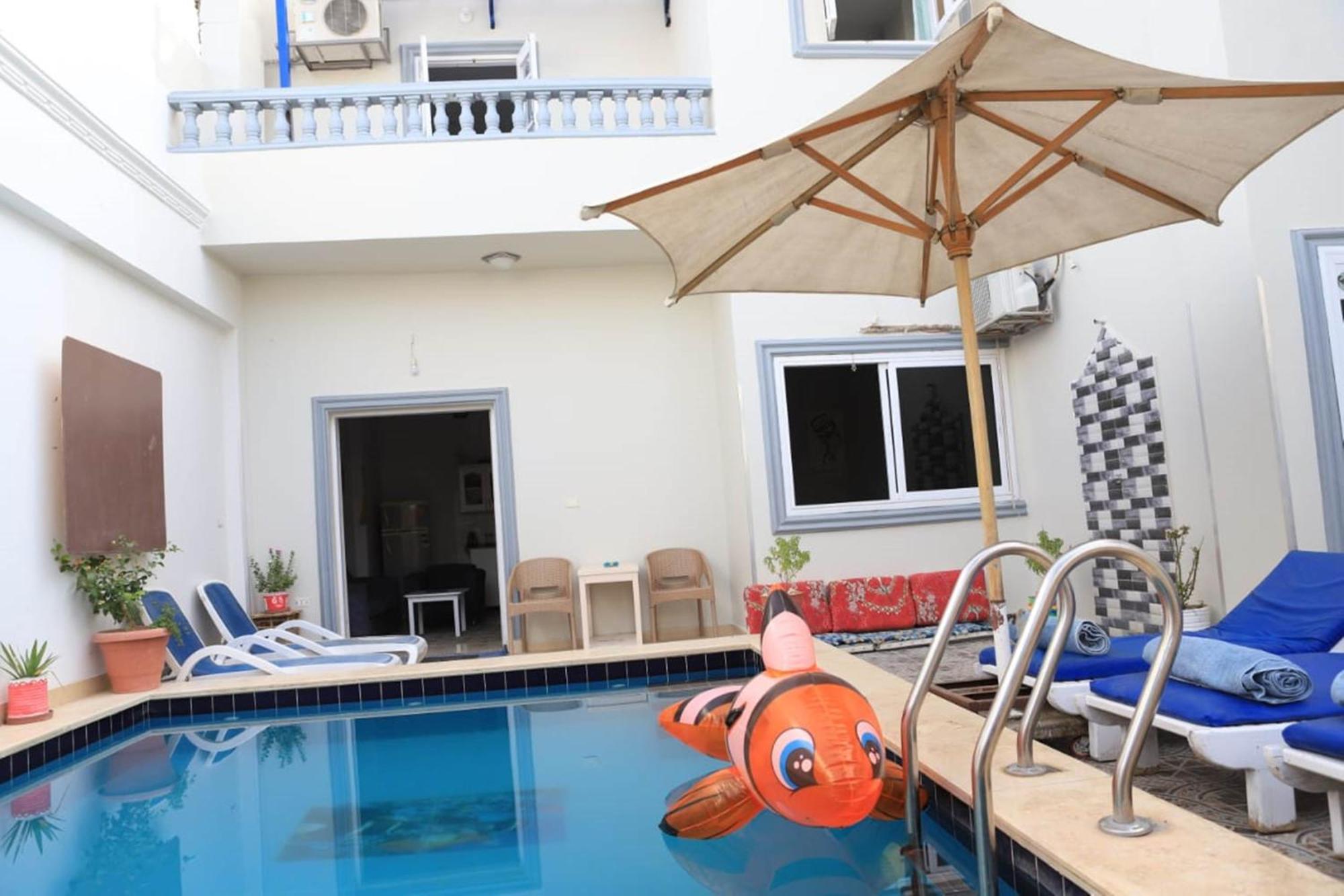 Nefertarie Guest House Luxor Exteriör bild