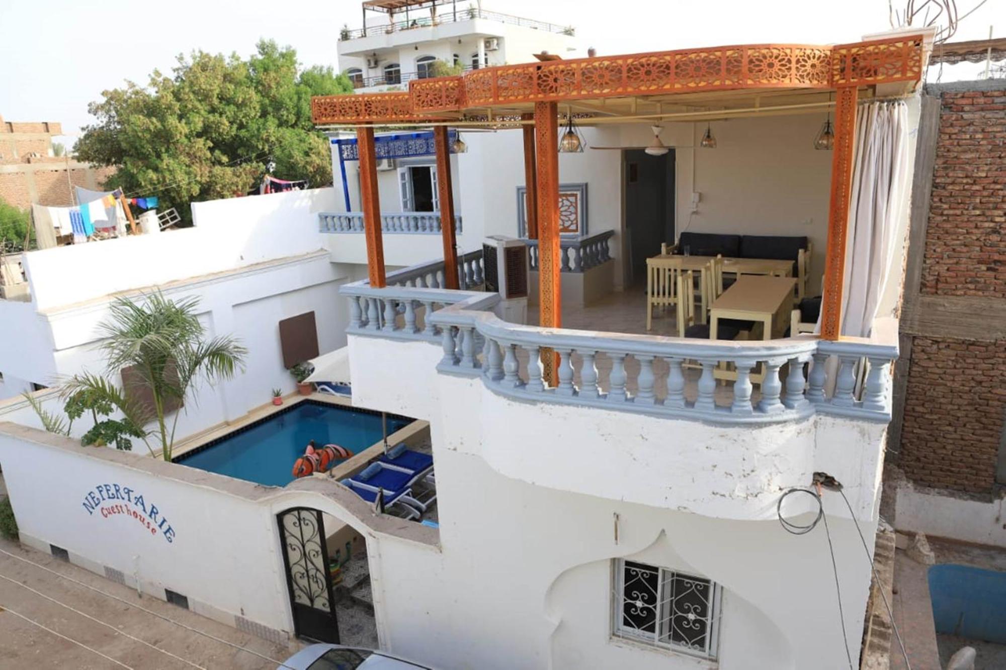 Nefertarie Guest House Luxor Exteriör bild