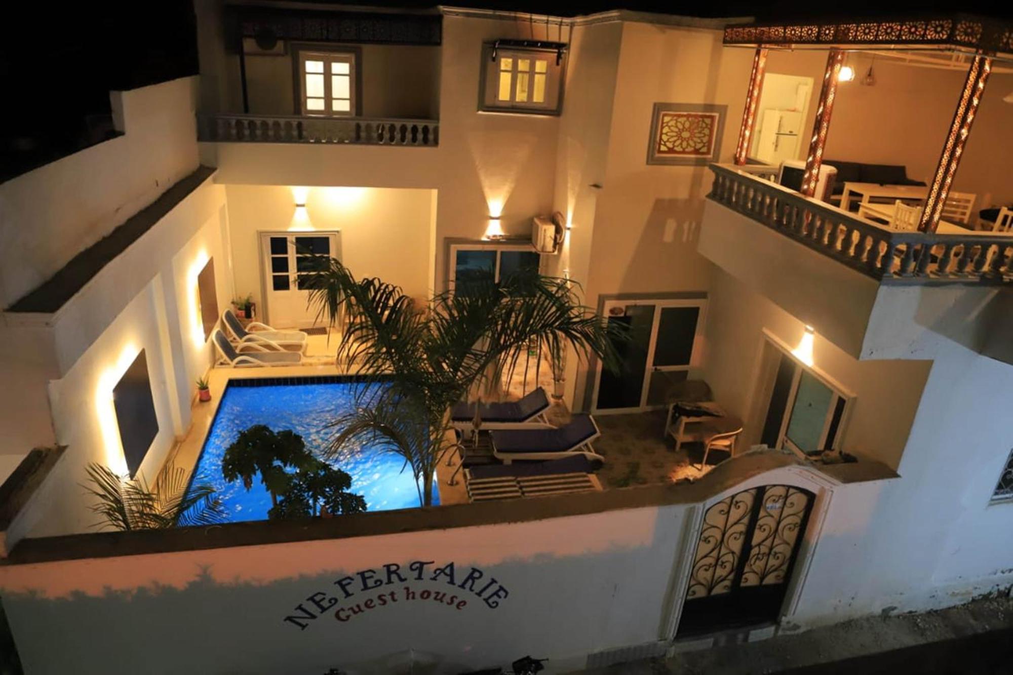 Nefertarie Guest House Luxor Exteriör bild