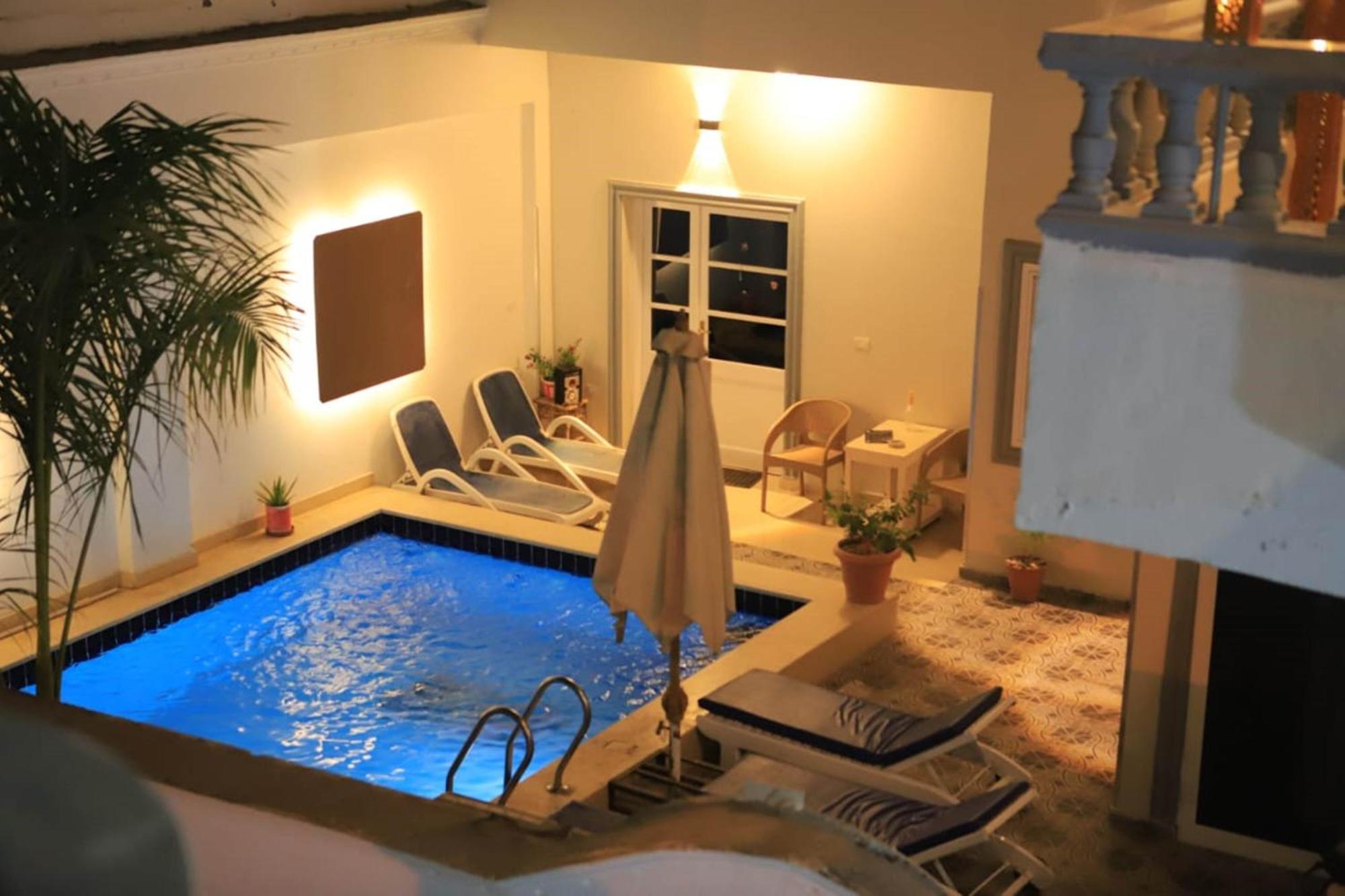 Nefertarie Guest House Luxor Exteriör bild