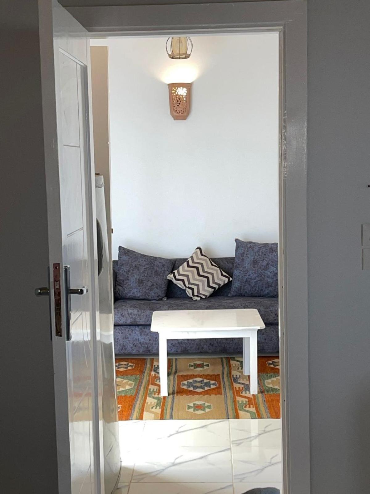 Nefertarie Guest House Luxor Exteriör bild